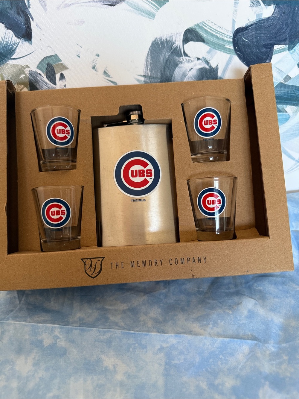 *NEW* Chicago Cubs 8oz. Stainless Steel Flask & 2oz. Shot Glass Set